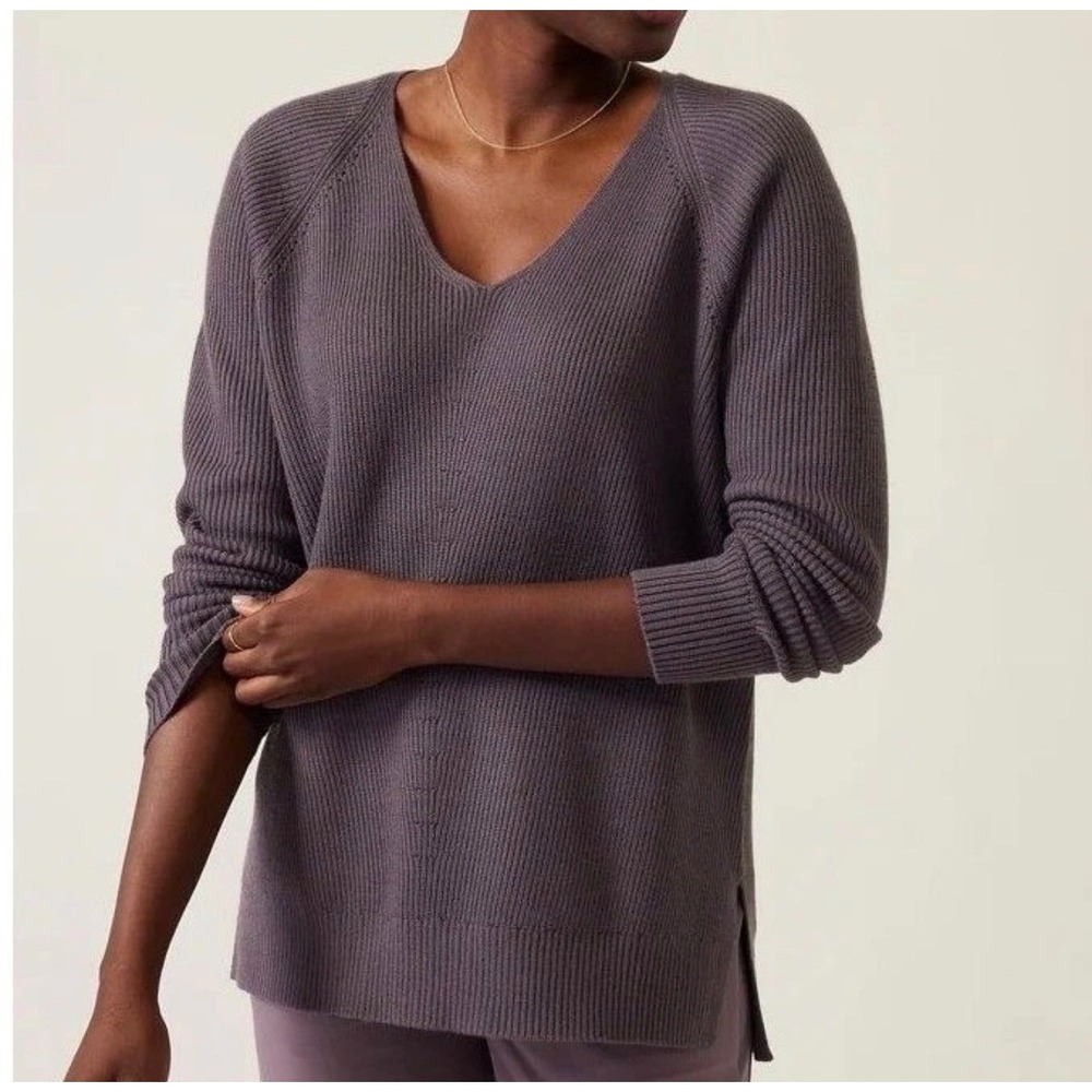 Athleta Sweater Merino Wool Blend V-Neck Hanover Apres Ski Purple Medium